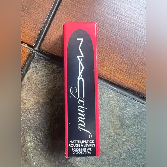 ❤️NIB MACximinal matte lipstick.. 640 red rock❤️ - Picture 2 of 4